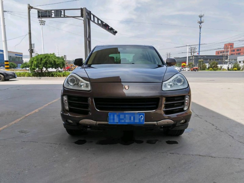 保定09年保时捷卡宴1