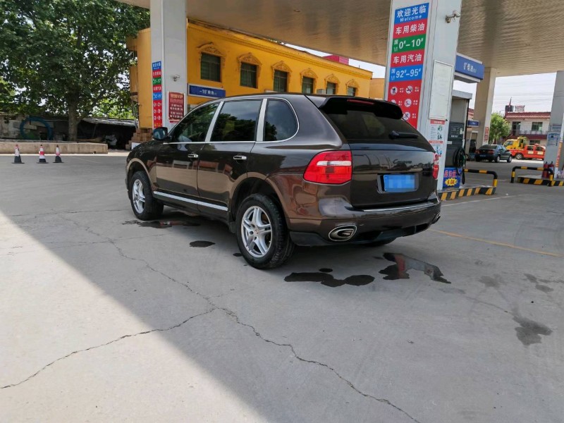 保定09年保时捷卡宴7