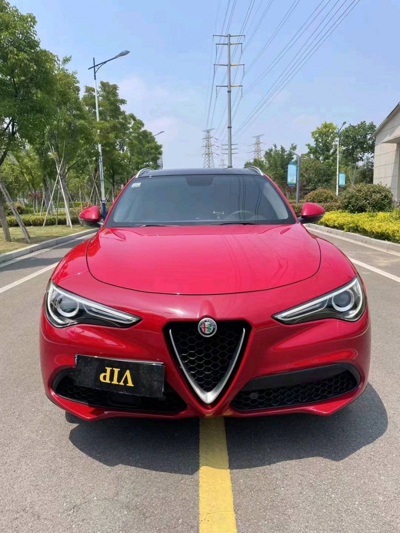徐州18年阿尔法·罗密欧Giulia1