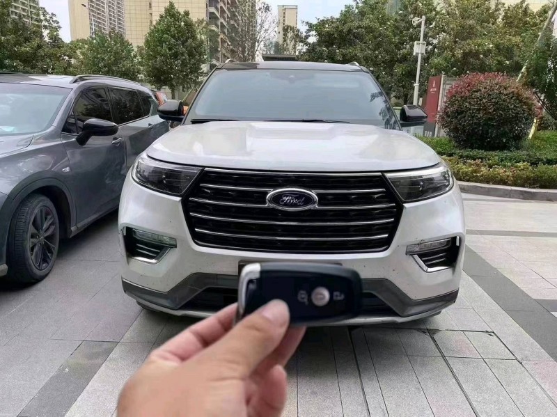 武汉22年福特探险者1