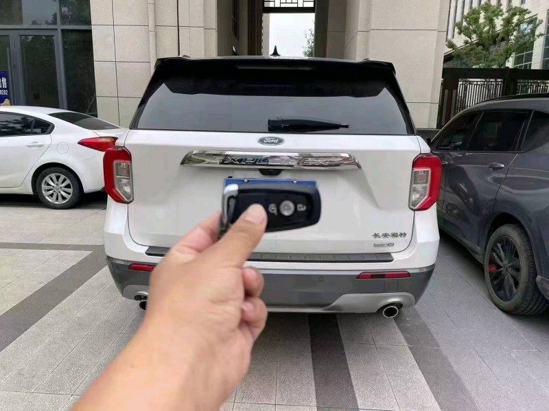 武汉22年福特探险者9