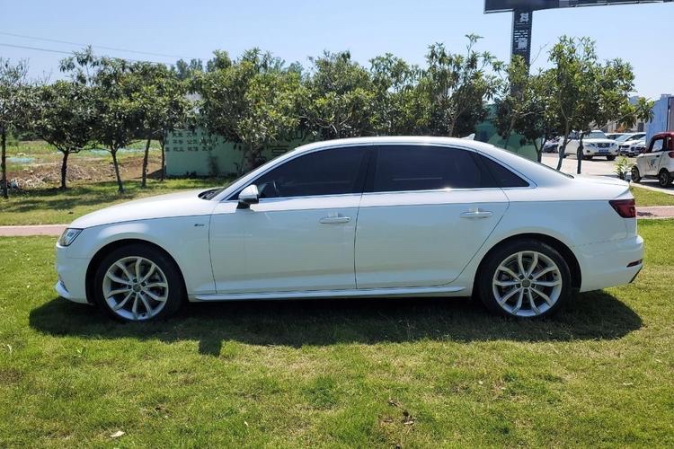 成都18年奥迪A4L4