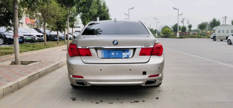 保定10年宝马7系5