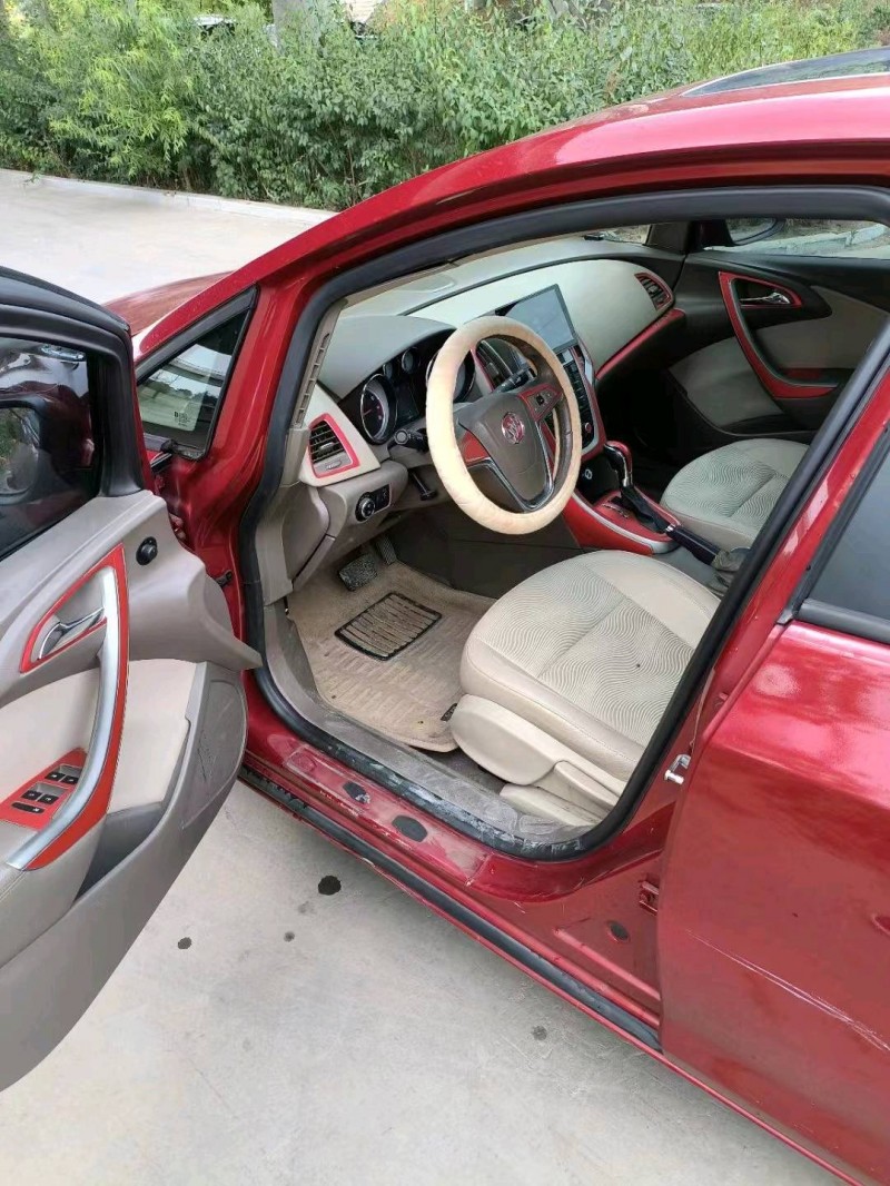 青岛11年别克英朗GT4