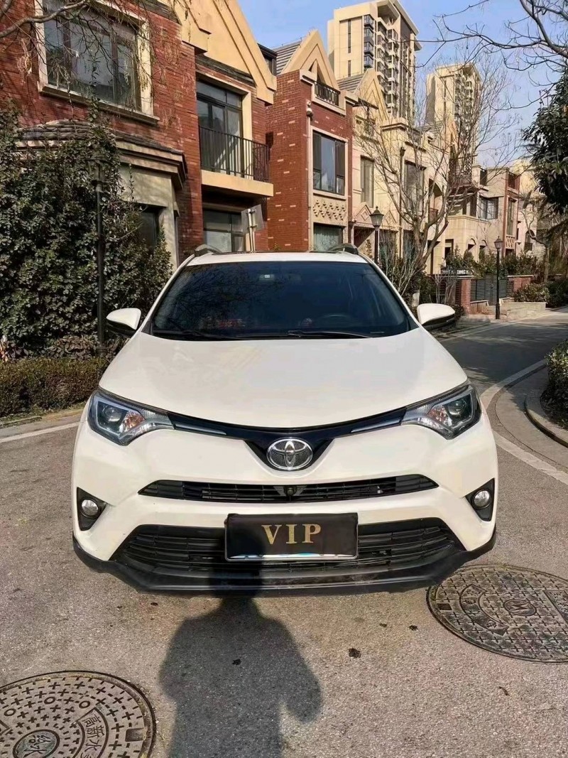 青岛19年丰田RAV4荣放1