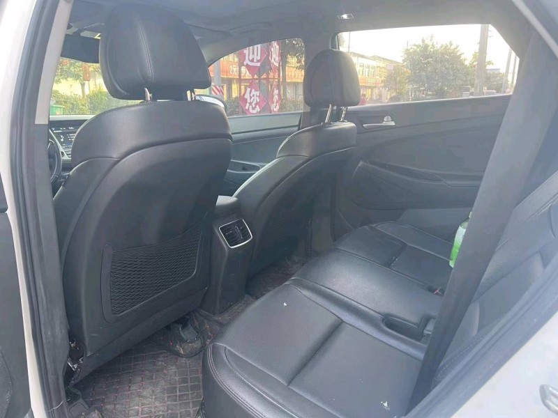 淮南17年现代途胜8