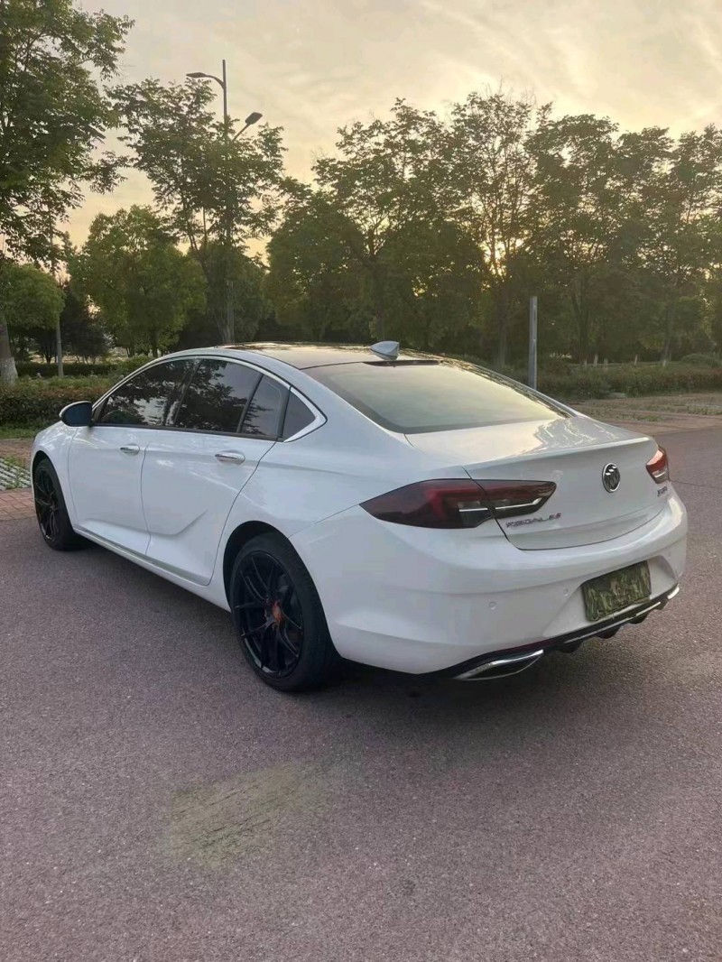 苏州19年别克君威9