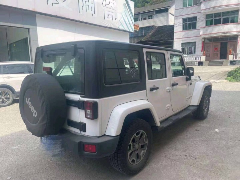 邵阳16年Jeep牧马人9