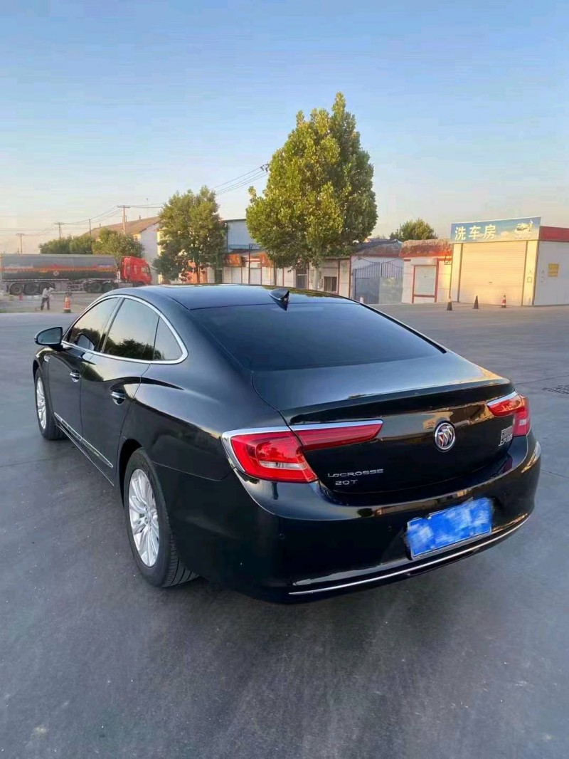 枣庄17年别克君越8