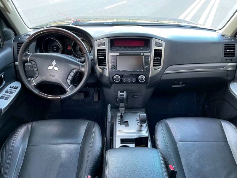 廊坊16年三菱帕杰罗8