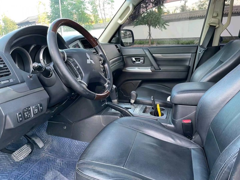 廊坊16年三菱帕杰罗9