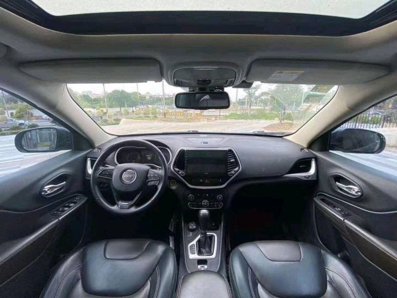 珠海16年Jeep自由光8