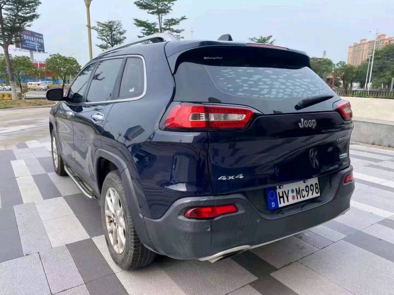 珠海16年Jeep自由光9