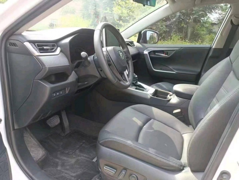 珠海22年丰田RAV44