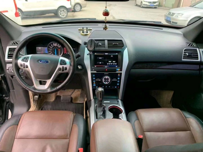 珠海15年福特探险者4