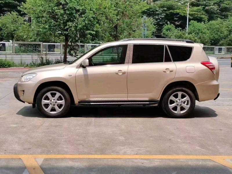 汕头09年丰田RAV49
