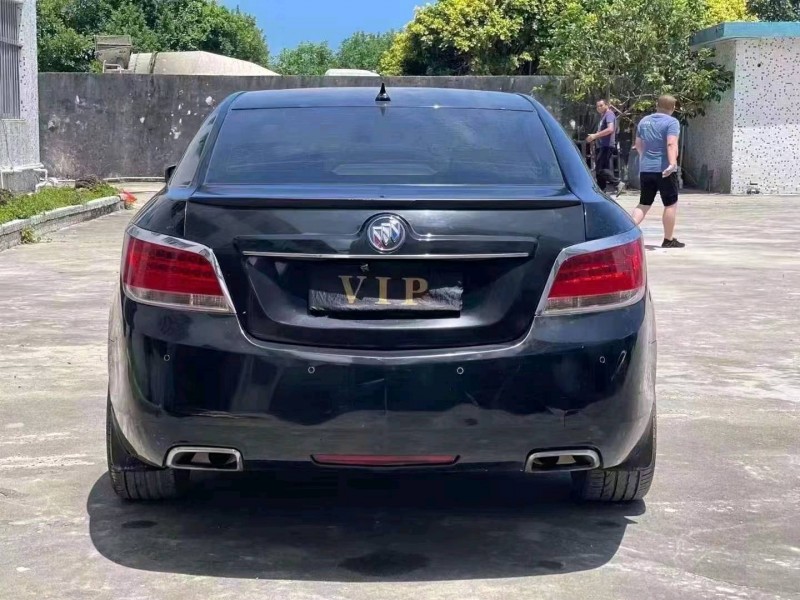 汕头12年别克君威2