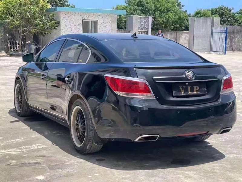 汕头12年别克君威7