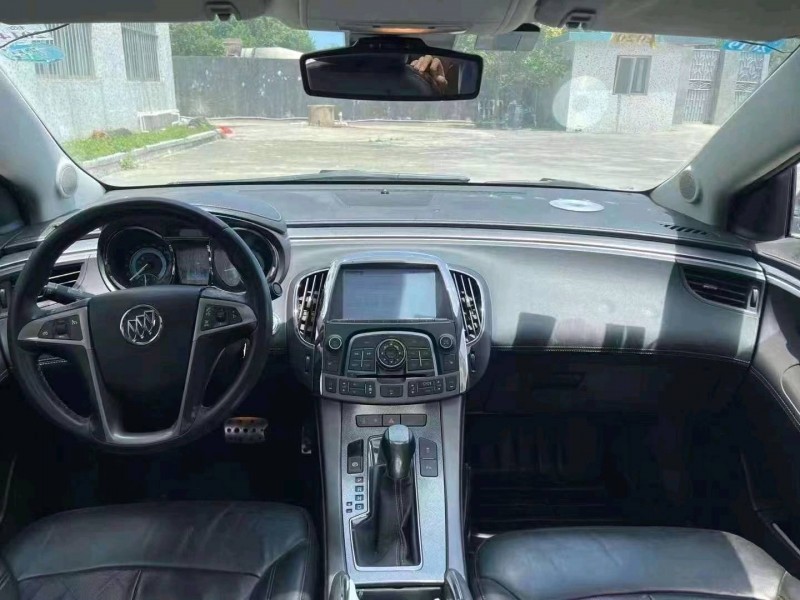 汕头12年别克君威6