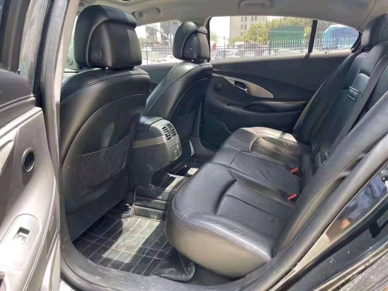 汕头12年别克君威8