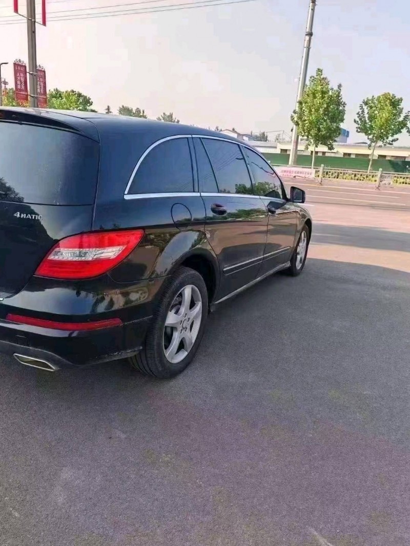 东营13年奔驰R8