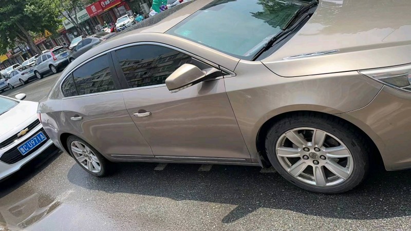 东营12年别克君越2