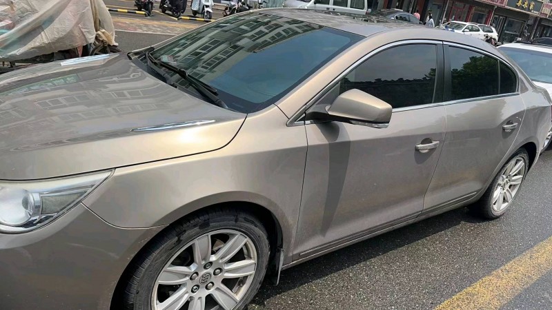 东营12年别克君越5