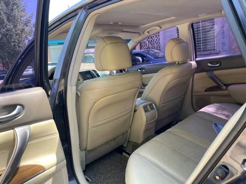 保定11年日产天籁8