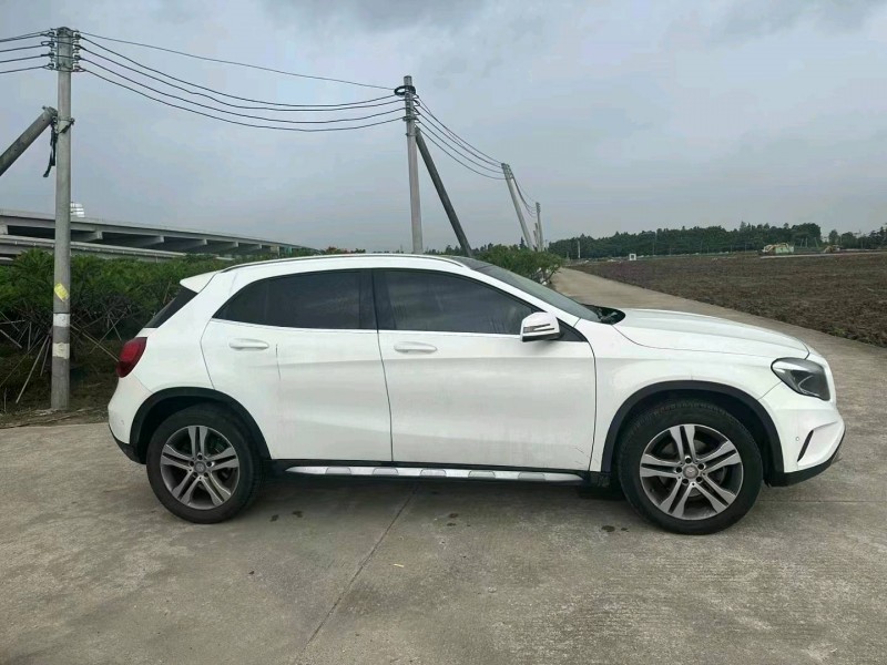 中山16年奔驰GLA5