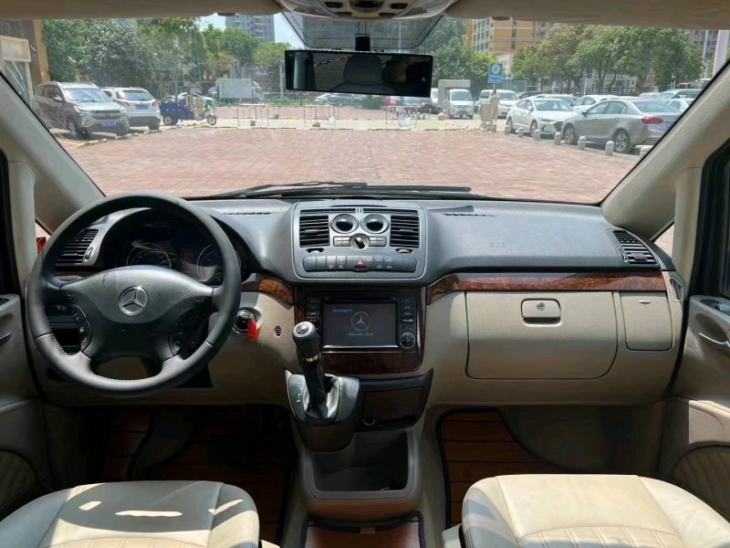 广州13年奔驰唯雅诺5