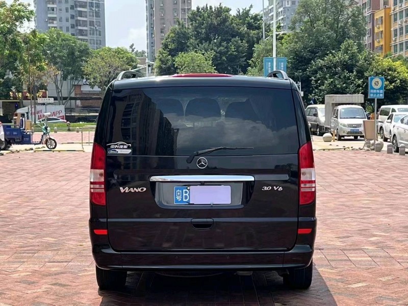 广州13年奔驰唯雅诺7