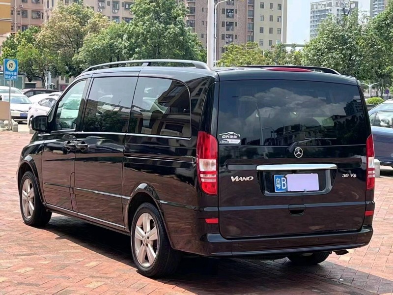 广州13年奔驰唯雅诺9