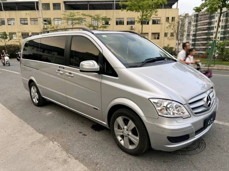 广州13年奔驰唯雅诺2