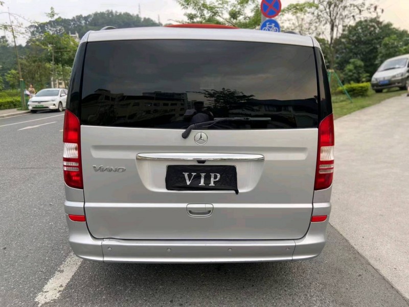 广州13年奔驰唯雅诺5