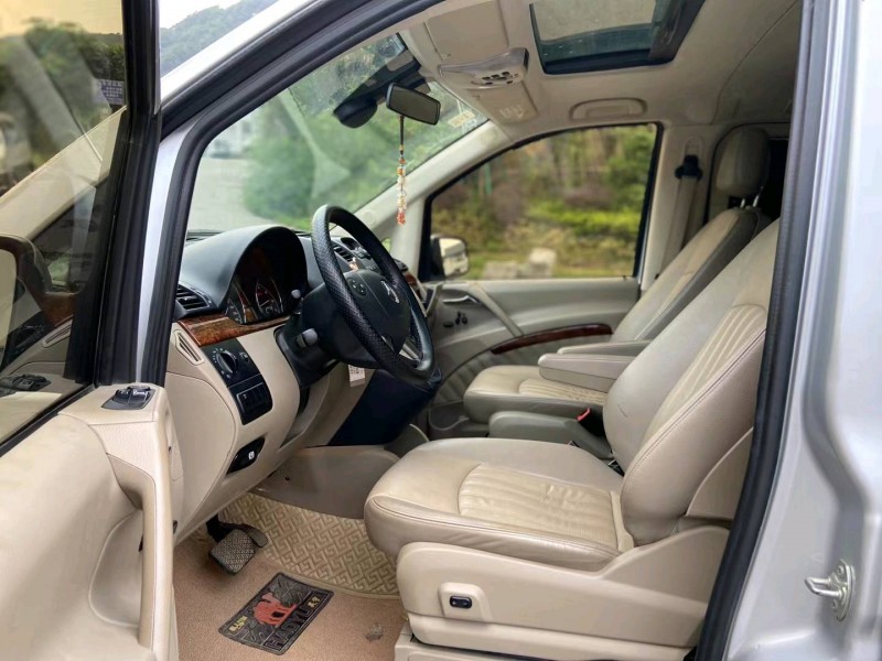 广州13年奔驰唯雅诺6