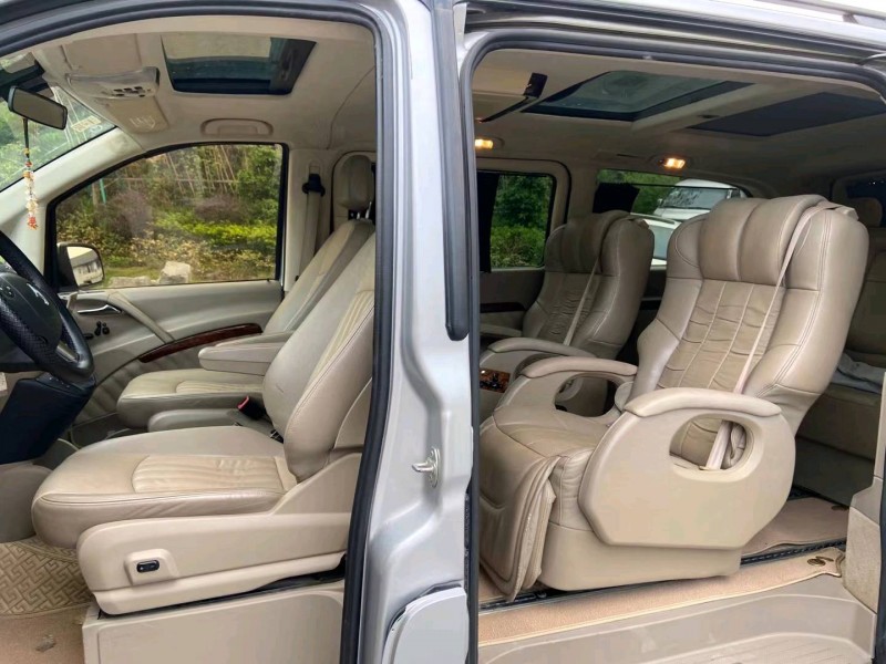 广州13年奔驰唯雅诺7