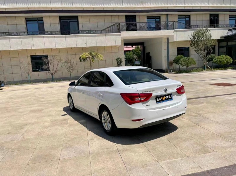 邢台17年别克英朗5