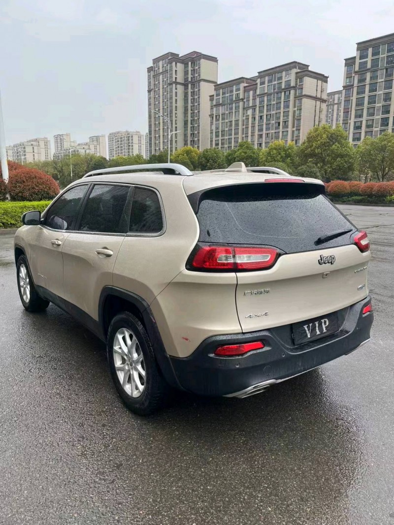 淮南16年Jeep自由光4