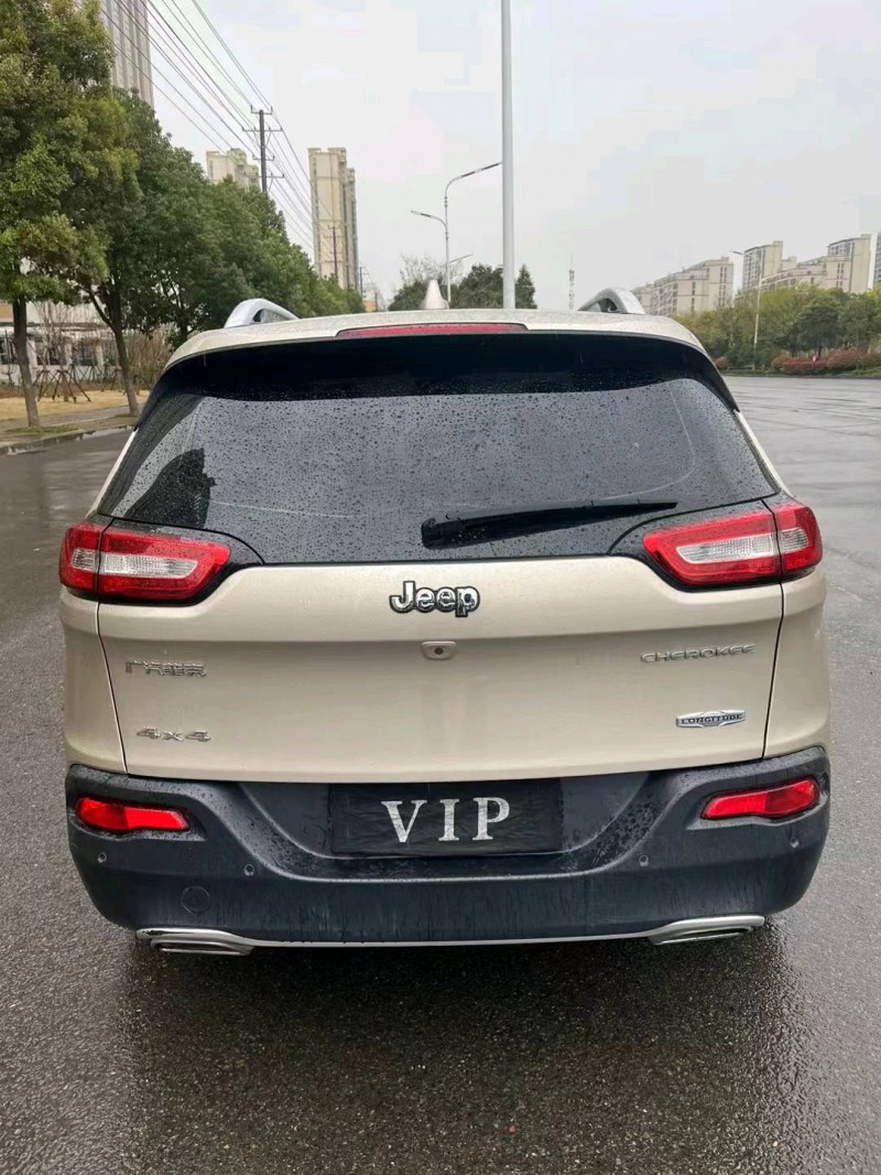 淮南16年Jeep自由光9