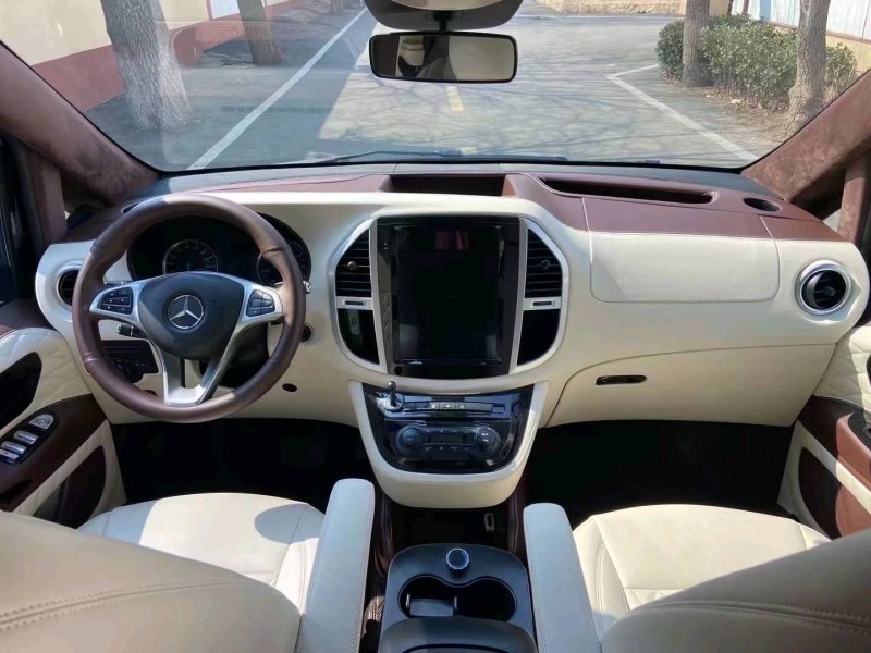 东营17年奔驰威霆7