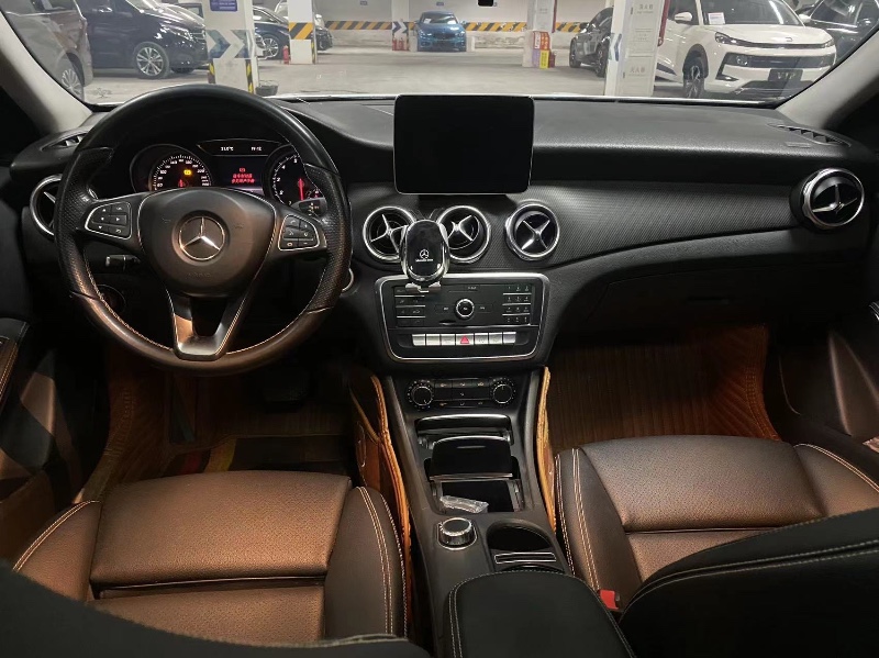 成都19年奔驰CLA5