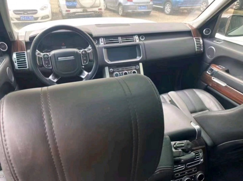 济宁17年路虎揽胜行政4