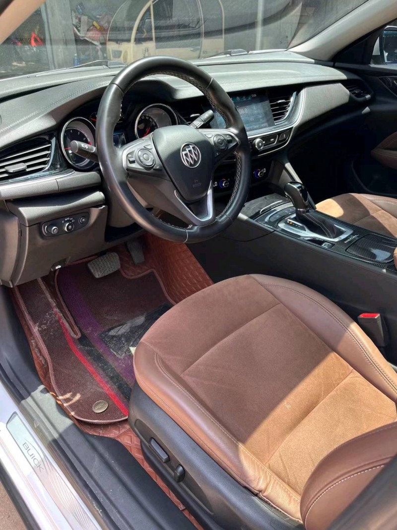 青岛18年别克君威5