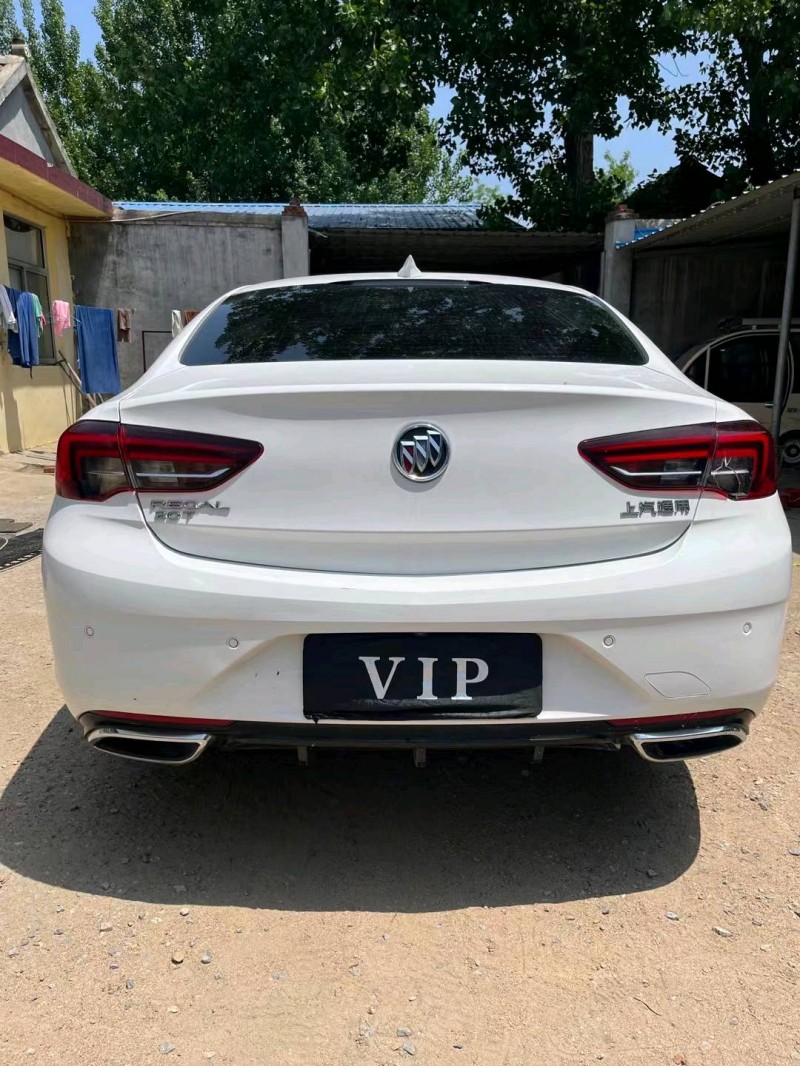 青岛18年别克君威9