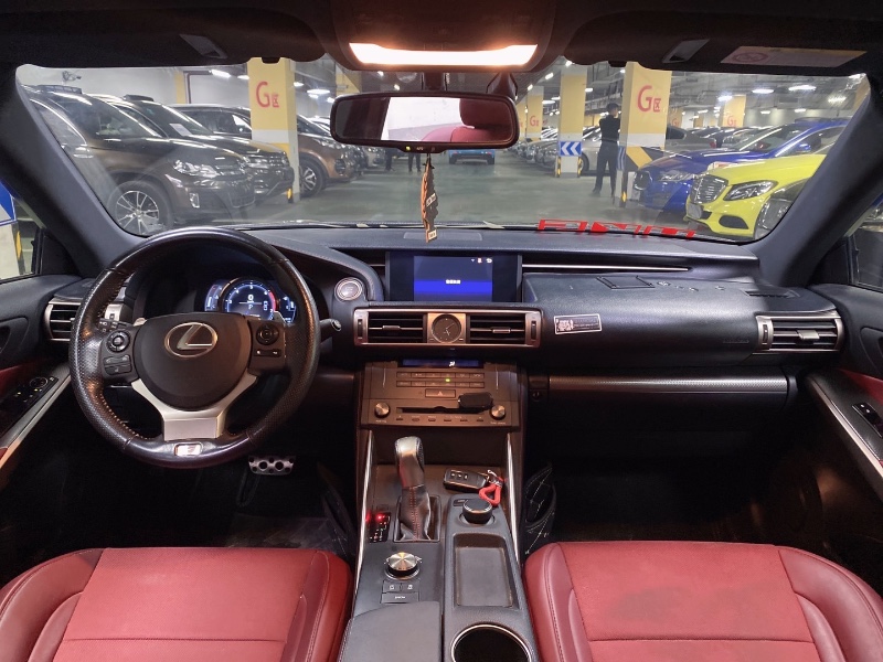 成都15年雷克萨斯IS4