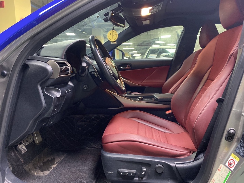 成都15年雷克萨斯IS5