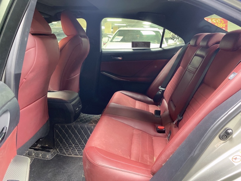 成都15年雷克萨斯IS6