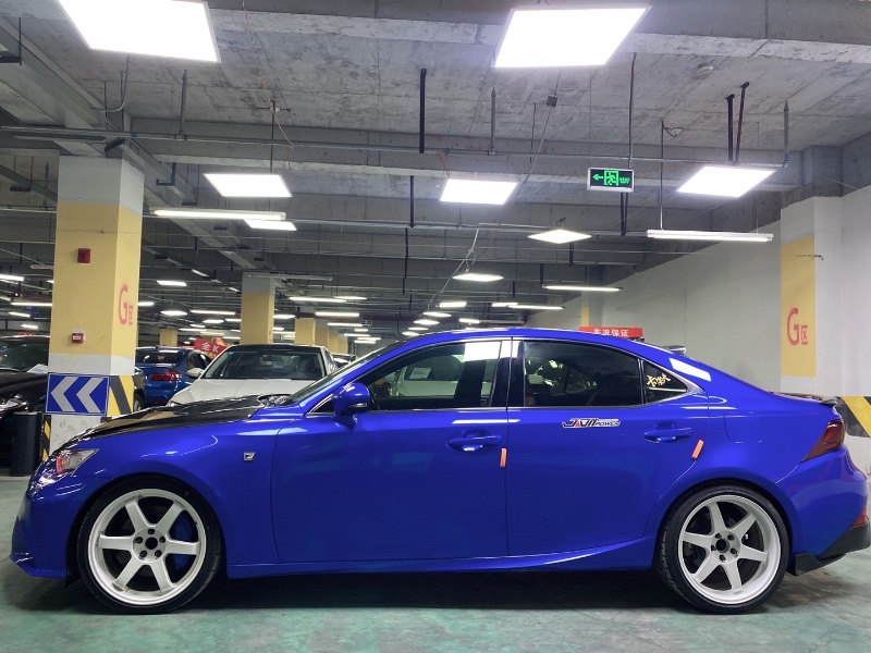 成都15年雷克萨斯IS9