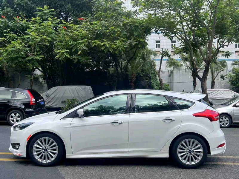 深圳16年福特福克斯5