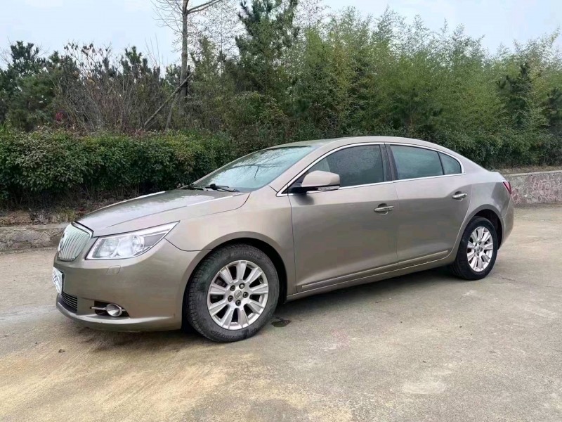 枣庄10年别克君越2